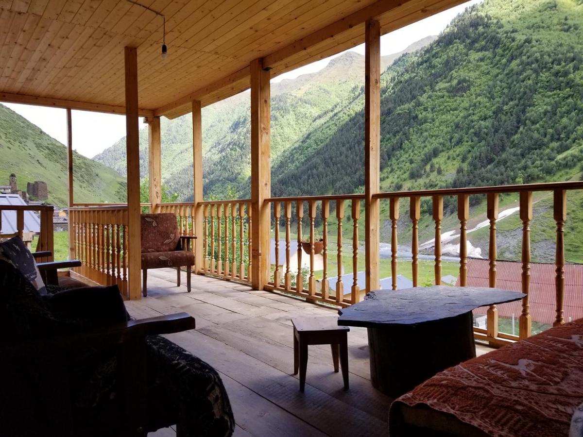 Makratela Hotel Akhmeta Eksteriør billede
